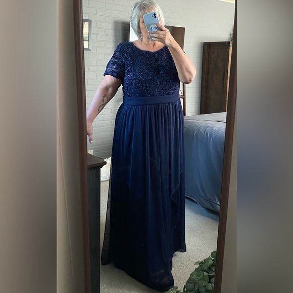 R&M RICHARDS MOB WEDDING OR FORMAL GOWN - 18W - Picture 1 of 14